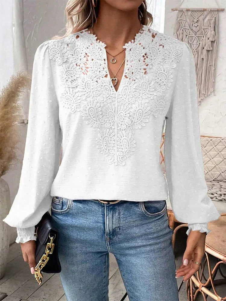 Valloré | Luxuriöse Spitzenbluse mit V-Ausschnitt