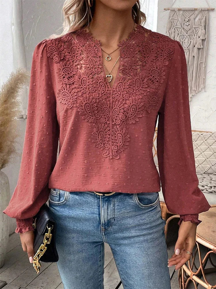 Valloré | Luxuriöse Spitzenbluse mit V-Ausschnitt