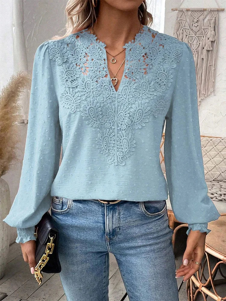 Valloré | Luxuriöse Spitzenbluse mit V-Ausschnitt