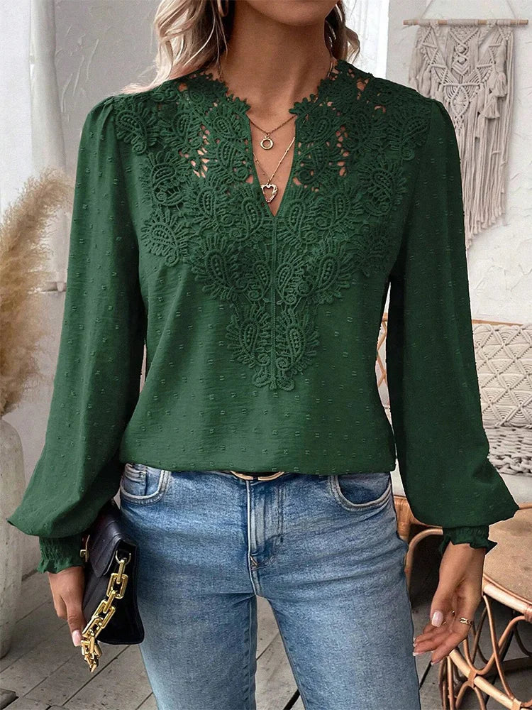 Valloré | Luxuriöse Spitzenbluse mit V-Ausschnitt